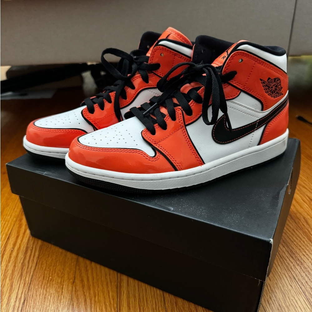 Jordan 1 Mid SE Turf Orange